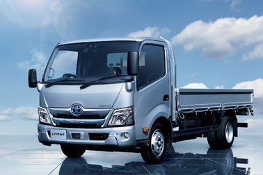 ワイドキャブ・ロングデッキ・フルジャストロー・2.0トン積・ディーゼルハイブリッド車